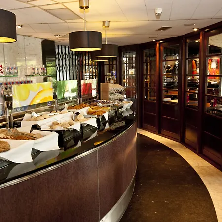 ويست كورد آرت هوتل 4 ستارز