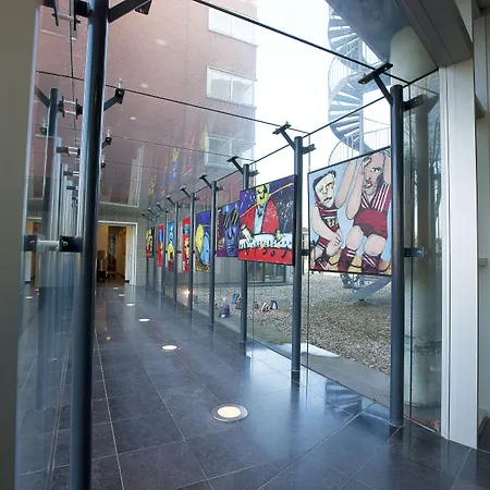 ويست كورد آرت هوتل 4 ستارز 4*