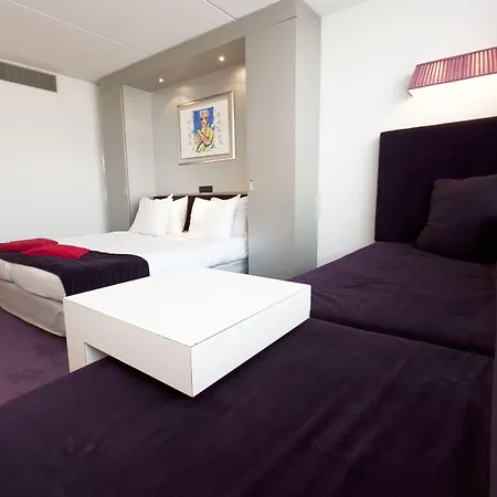 فندق ويست كورد آرت هوتل 4 ستارز 4*