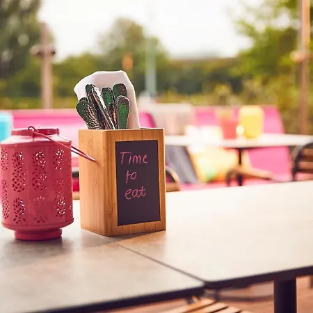 فندق ويست كورد آرت هوتل 4 ستارز